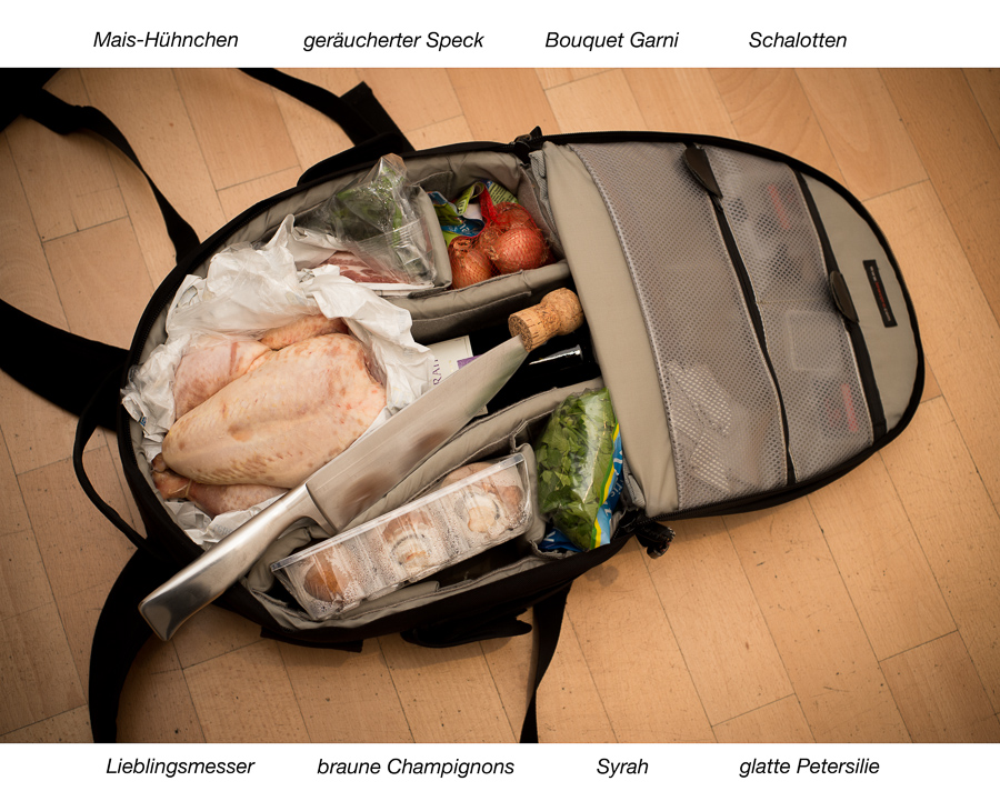 What is in my bag Mais-Hühnchen, geräucherter Speck, Bouquet Garni, Schalotten, Lieblingsmesser, braune Chanpignons, Syrah, Petersilie