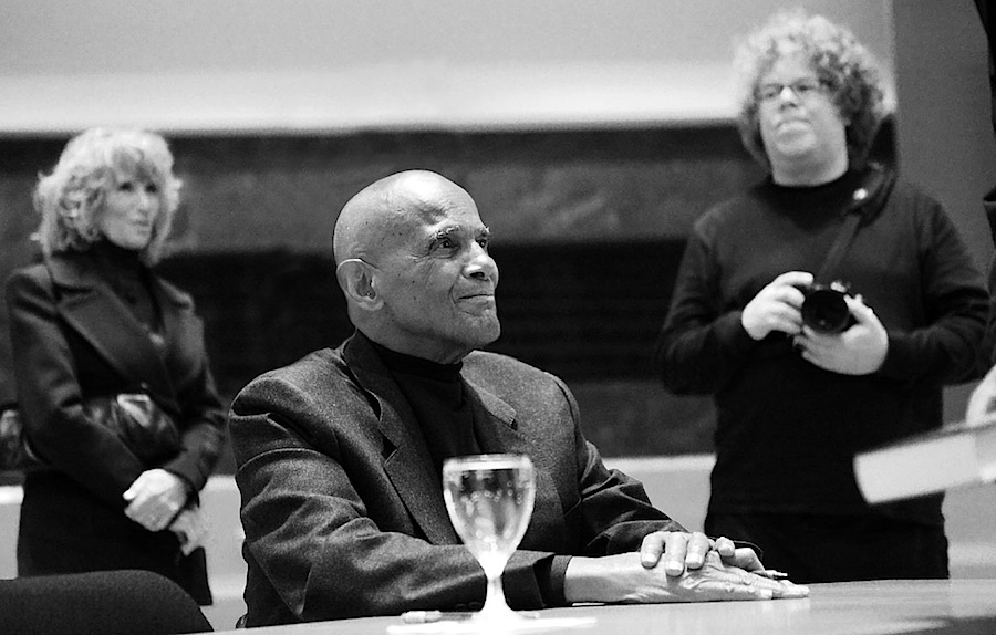 Harry Belafonte mit seiner Frau und mir :-) Foto: Yvonne Szallies-Dicks Harry Belafonte mit seiner Frau und mir :-) Foto: Yvonne Szallies-Dicks